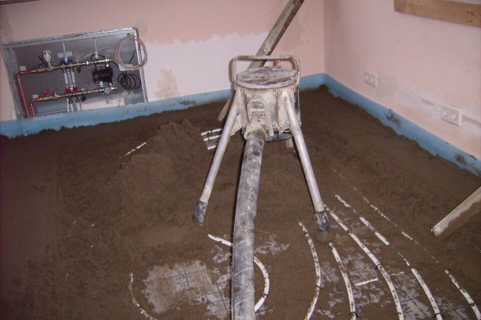 Frisch verlegter Estrich als Untergrund für Bodenbeläge (Beispielbild)