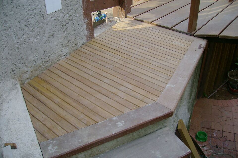 Holzterrasse mit Terrassendielen im Außenbereich (Beispielbild)
